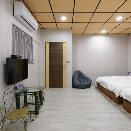 לודונג 羅東夜市 小宅一生民宿 Night Market Small House Lifetime Hotel מראה חיצוני תמונה