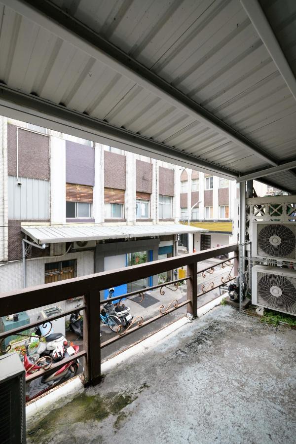 לודונג 羅東夜市 小宅一生民宿 Night Market Small House Lifetime Hotel מראה חיצוני תמונה