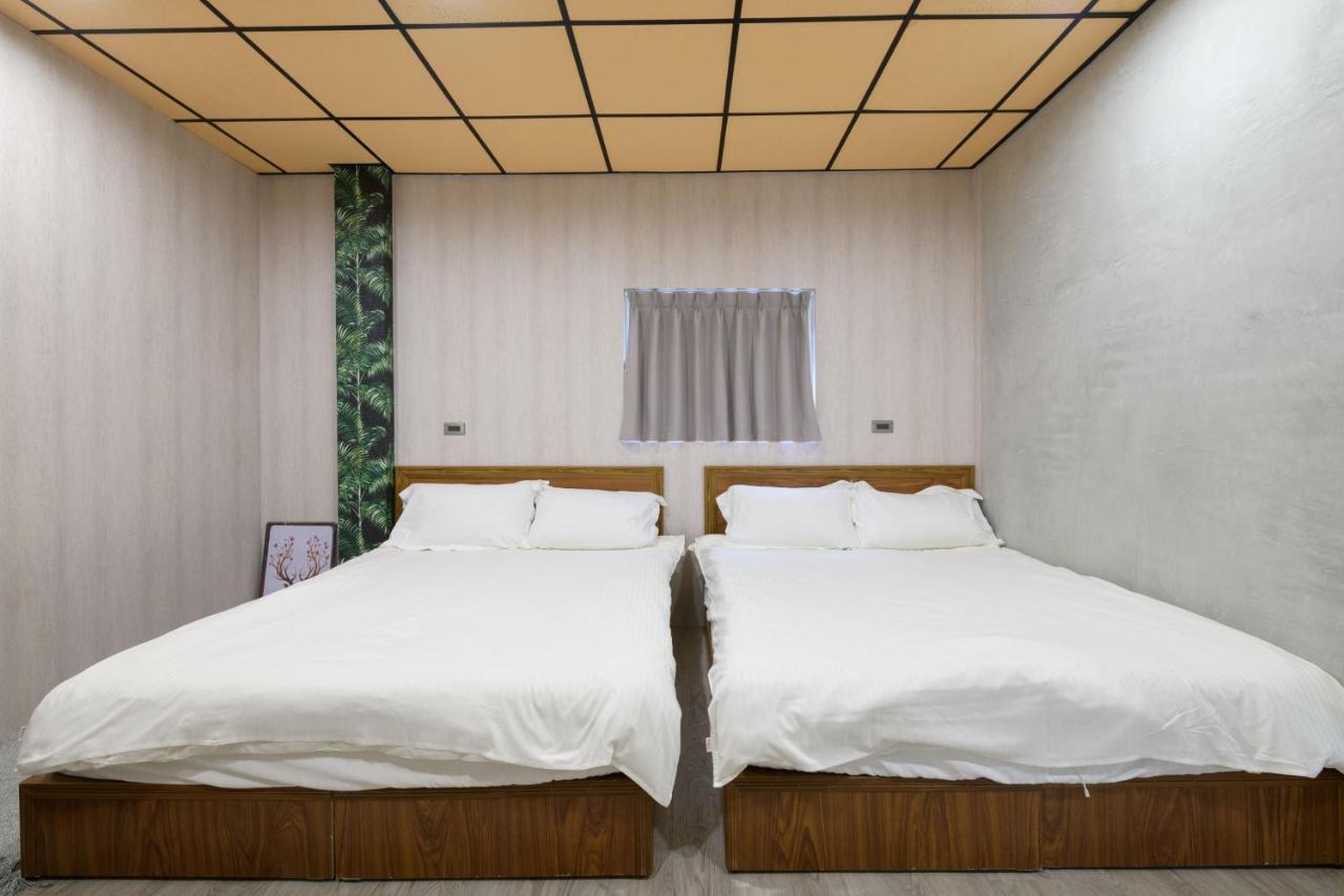 לודונג 羅東夜市 小宅一生民宿 Night Market Small House Lifetime Hotel מראה חיצוני תמונה