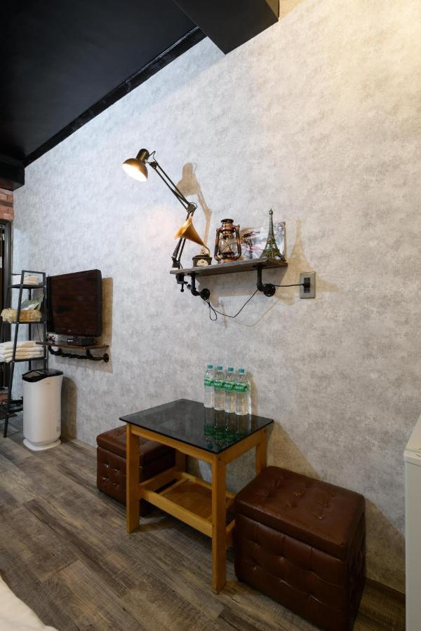 לודונג 羅東夜市 小宅一生民宿 Night Market Small House Lifetime Hotel מראה חיצוני תמונה