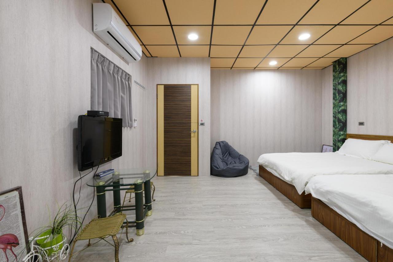 לודונג 羅東夜市 小宅一生民宿 Night Market Small House Lifetime Hotel מראה חיצוני תמונה