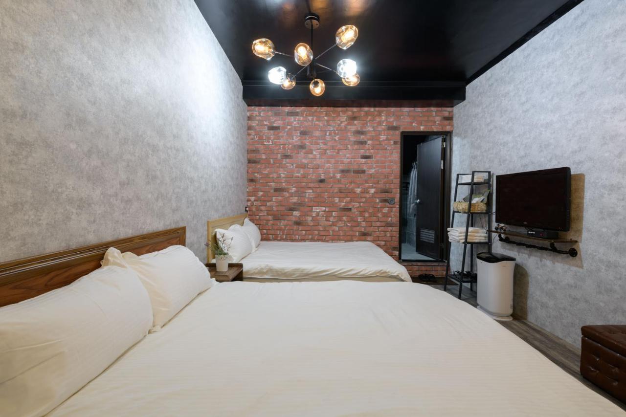 לודונג 羅東夜市 小宅一生民宿 Night Market Small House Lifetime Hotel מראה חיצוני תמונה